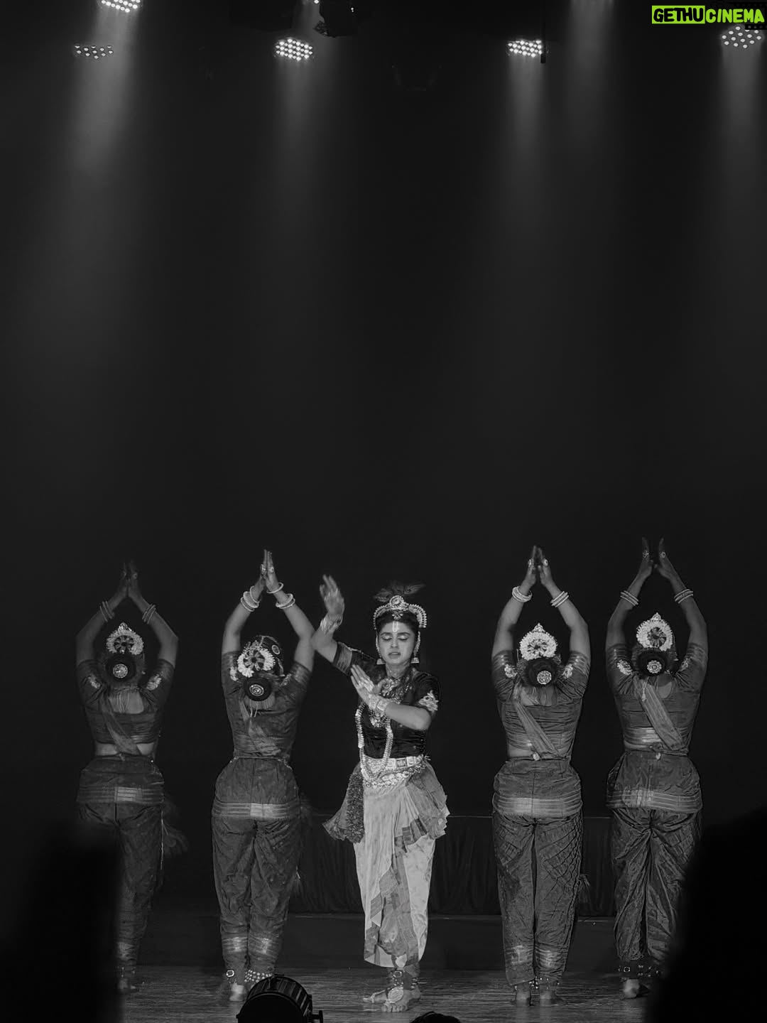 Sanskruti Balgude - 1K Likes - If you want to see this magic go for the colourful one. It’s Beautiful. Amazing show Directed by @sanskruti_balgude_official 😀💃🏻
Superb Lighting and Performance 👌🏻
Co-Produce by @kedar_juris05 🤩
.
I shot this in black and white. 
Shot on IPhone @apple 😉
#Dance #Lights #krishnalovers❤️ #sanskrutibalgude