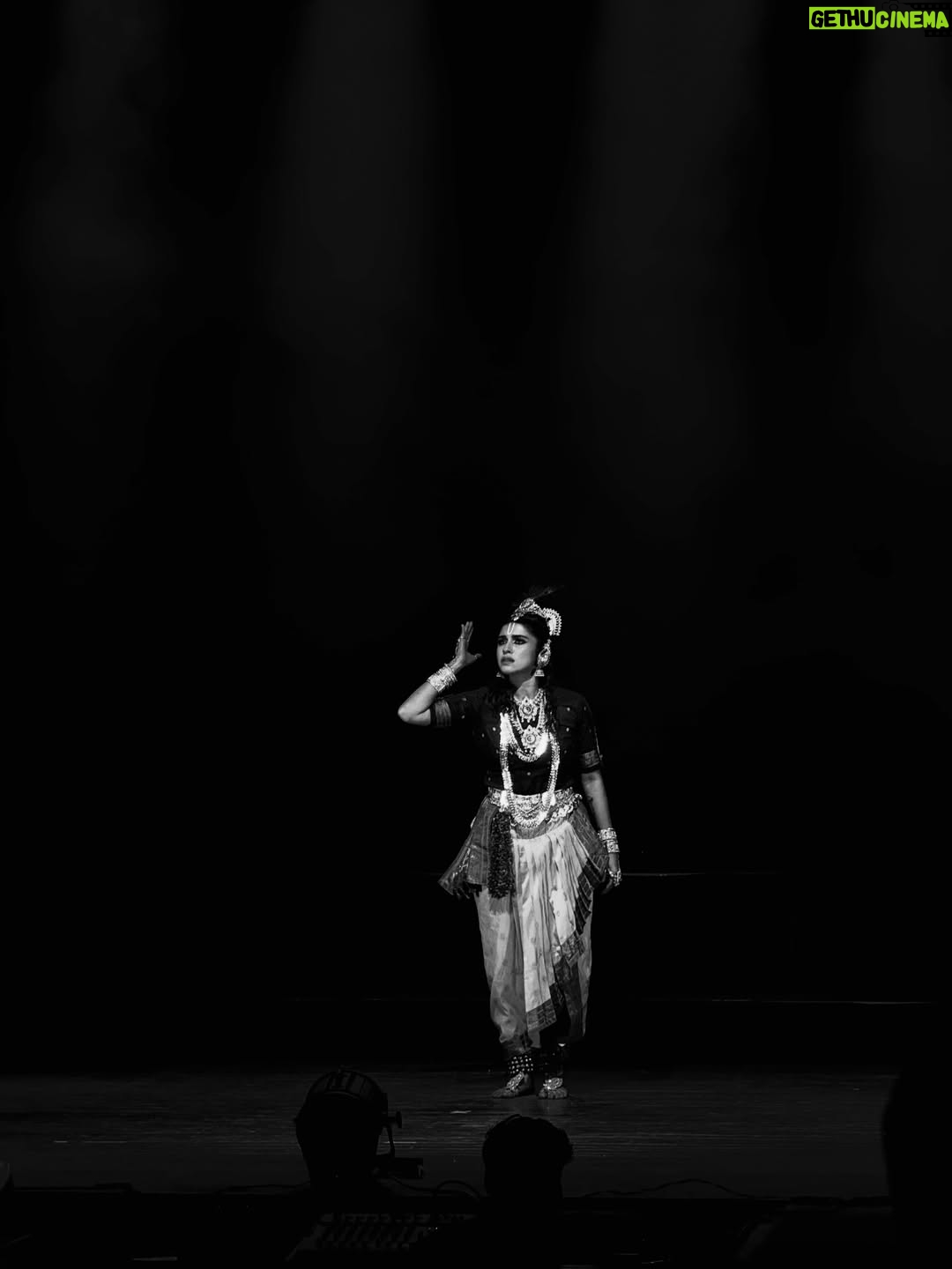 Sanskruti Balgude - 1K Likes - If you want to see this magic go for the colourful one. It’s Beautiful. Amazing show Directed by @sanskruti_balgude_official 😀💃🏻
Superb Lighting and Performance 👌🏻
Co-Produce by @kedar_juris05 🤩
.
I shot this in black and white. 
Shot on IPhone @apple 😉
#Dance #Lights #krishnalovers❤️ #sanskrutibalgude