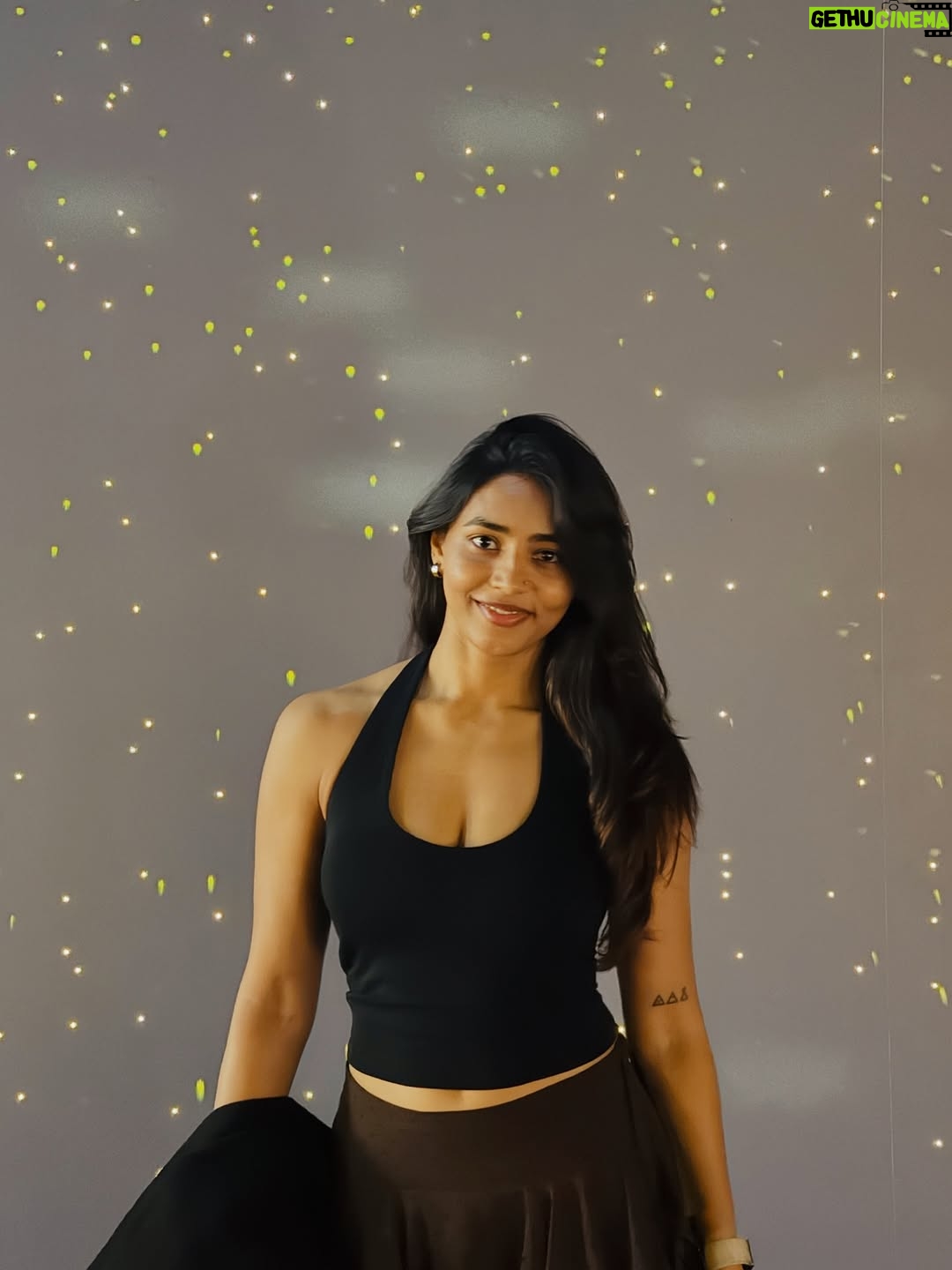 Sapthami Gowda - 239K Likes - Just a “FEW” vacay pictures ! 

Wish I could put all 1000 pictures at once, like a physical photo album ! 

🚠🚞🏔️🧿