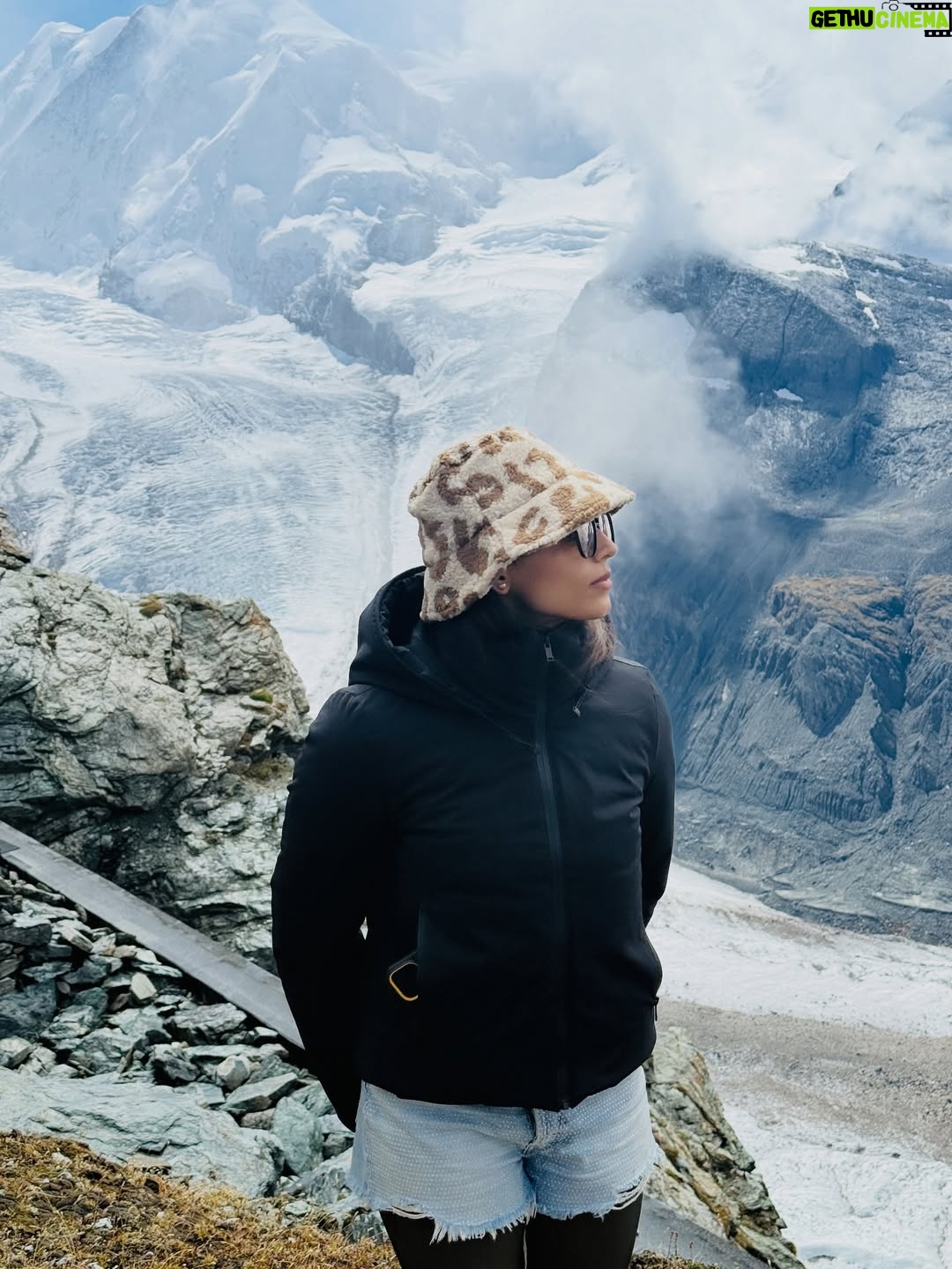 Sapthami Gowda - 239K Likes - Just a “FEW” vacay pictures ! 

Wish I could put all 1000 pictures at once, like a physical photo album ! 

🚠🚞🏔️🧿