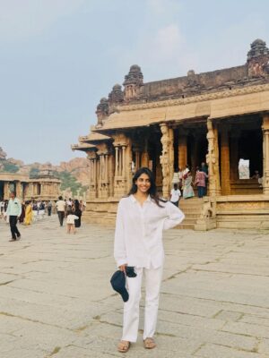 Sapthami Gowda Instagram - Hospete-Hampi- Kushtagi 🙏🏻❤️

Thank you ❤️🧿
Yelo Mahadeva haad kelskondra ??🥰