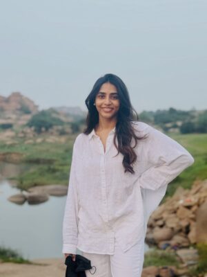 Sapthami Gowda Instagram - Hospete-Hampi- Kushtagi 🙏🏻❤️

Thank you ❤️🧿
Yelo Mahadeva haad kelskondra ??🥰