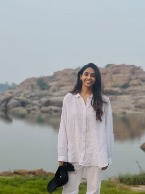 Sapthami Gowda Instagram - Hospete-Hampi- Kushtagi 🙏🏻❤️

Thank you ❤️🧿
Yelo Mahadeva haad kelskondra ??🥰