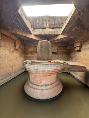 Sapthami Gowda Instagram - Hospete-Hampi- Kushtagi 🙏🏻❤️

Thank you ❤️🧿
Yelo Mahadeva haad kelskondra ??🥰