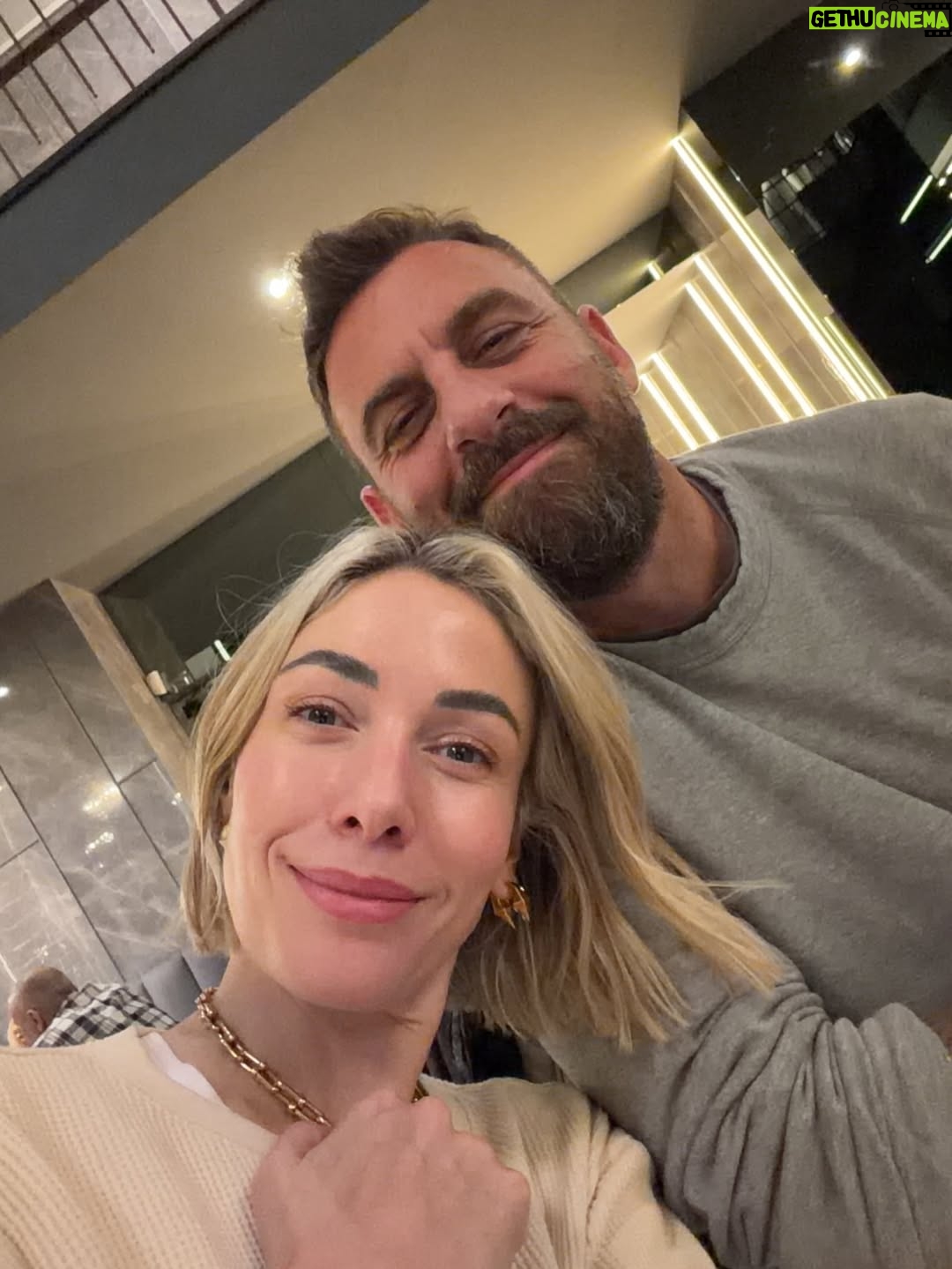 Sarah Felberbaum - 37.4K Likes - Amore, stanchezza e pensieri lasciati a metà..

Buon inizio.