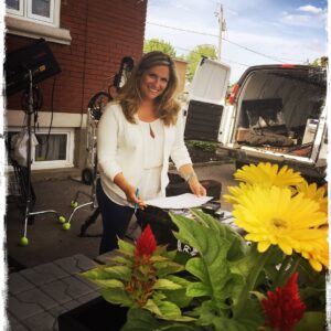 Saskia Thuot Instagram - 2016, ouch déjà 10 ans…. J’aime tout ☺️✨🫶🏻 

Mes enfants d’amour ❤️
Mes « beaux » Jean-François 
Le soleil, la plage et mes solaires (les mêmes depuis 10 ans) 
Me rappeler aussi que je trouvais parfois moche et pourtant quand même jolie fille, ah ce que suis dure parfois avec moi
Marc avec qui j’ai tant aimé travailler sur « Des rénos qui rapporte te gros » 
Mes amies de ❤️ 
Et mon gars qui n’a jamais vraiment aimé se faire photographier😂 

#2016 #trend #2026isthenew2016