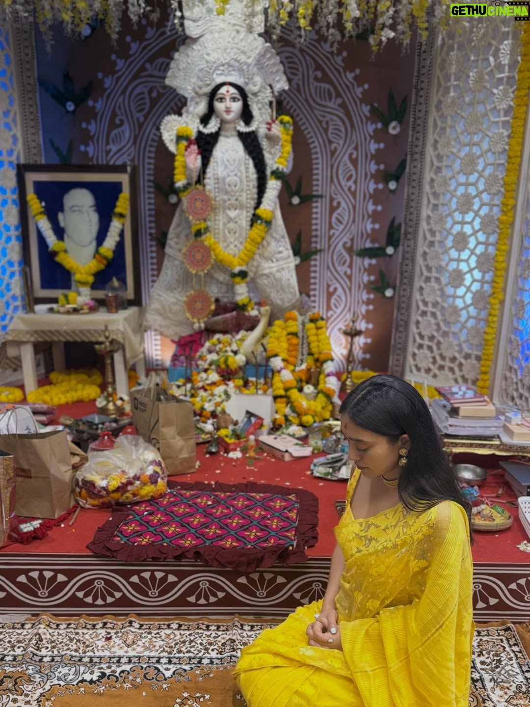 Sayani Gupta - 38.5K Likes - Saraswati Bidyeboti 🌼
The one day we wait for all year. 

Thank you Tani di, Dada and the entire family for bringing us together each year for Ma. 
#31years