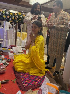 Sayani Gupta Instagram - Saraswati Bidyeboti 🌼
The one day we wait for all year. 

Thank you Tani di, Dada and the entire family for bringing us together each year for Ma. 
#31years