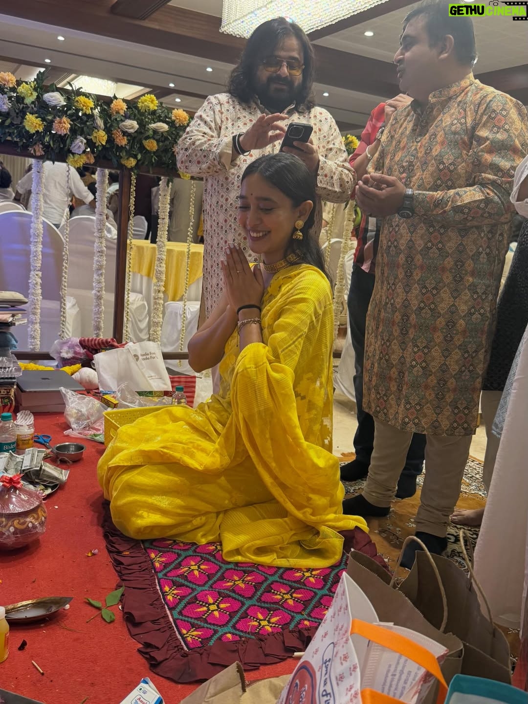 Sayani Gupta - 38.5K Likes - Saraswati Bidyeboti 🌼
The one day we wait for all year. 

Thank you Tani di, Dada and the entire family for bringing us together each year for Ma. 
#31years