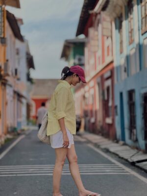 Sayli Patil Instagram - Linen · Light · Easy 🍋🤍

Shirt: H&M (2022)
Shorts: Local street store (2020)
Flip flops & cap: Zara
Bag: local street store.