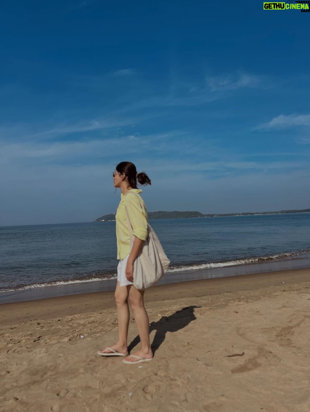 Sayli Patil - 22.9K Likes - Linen · Light · Easy 🍋🤍

Shirt: H&M (2022)
Shorts: Local street store (2020)
Flip flops & cap: Zara
Bag: local street store.