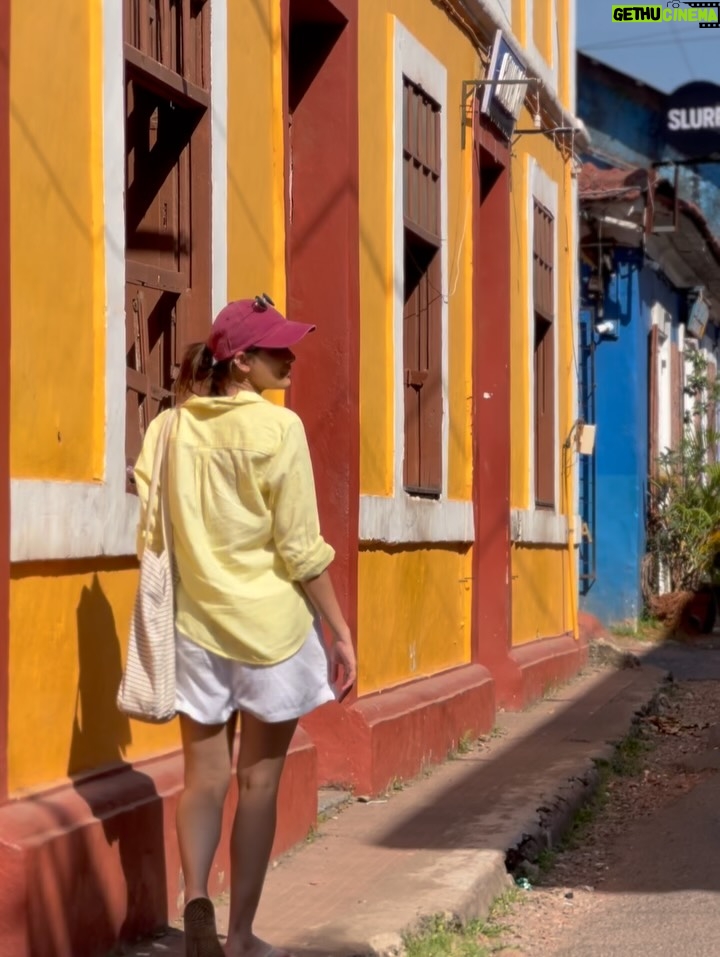 Sayli Patil - 22.9K Likes - Linen · Light · Easy 🍋🤍

Shirt: H&M (2022)
Shorts: Local street store (2020)
Flip flops & cap: Zara
Bag: local street store.