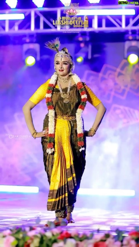Shalu Menon - 6.8K Likes - പത്മനാഭ സ്വാമിയുടെ മുന്നിൽ 
 actress/dancer @shalumenonhere 

#kerala #instagram #reels #traditional #sreepadmanabhaswamytemple