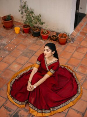 Shambhavy gurumoorthy Instagram - 🍂 wrapped in maroon , rooted in grace ✨

#trend #insta #instafashion #ootd #fashion