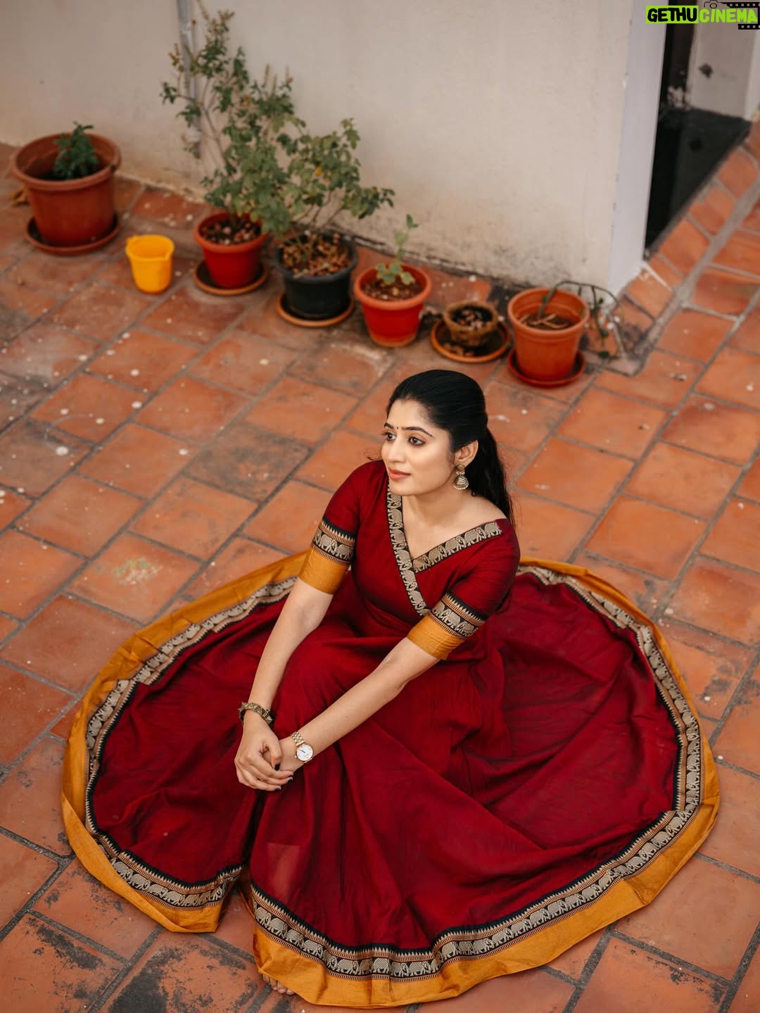 Shambhavy gurumoorthy - 5.4K Likes - 🍂 wrapped in maroon , rooted in grace ✨

#trend #insta #instafashion #ootd #fashion