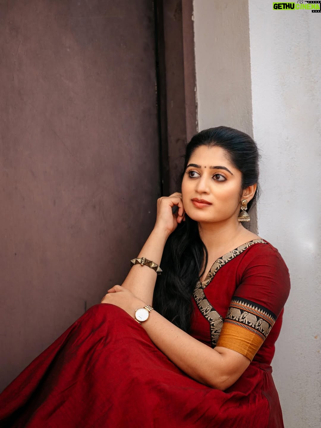 Shambhavy gurumoorthy - 5.4K Likes - 🍂 wrapped in maroon , rooted in grace ✨

#trend #insta #instafashion #ootd #fashion
