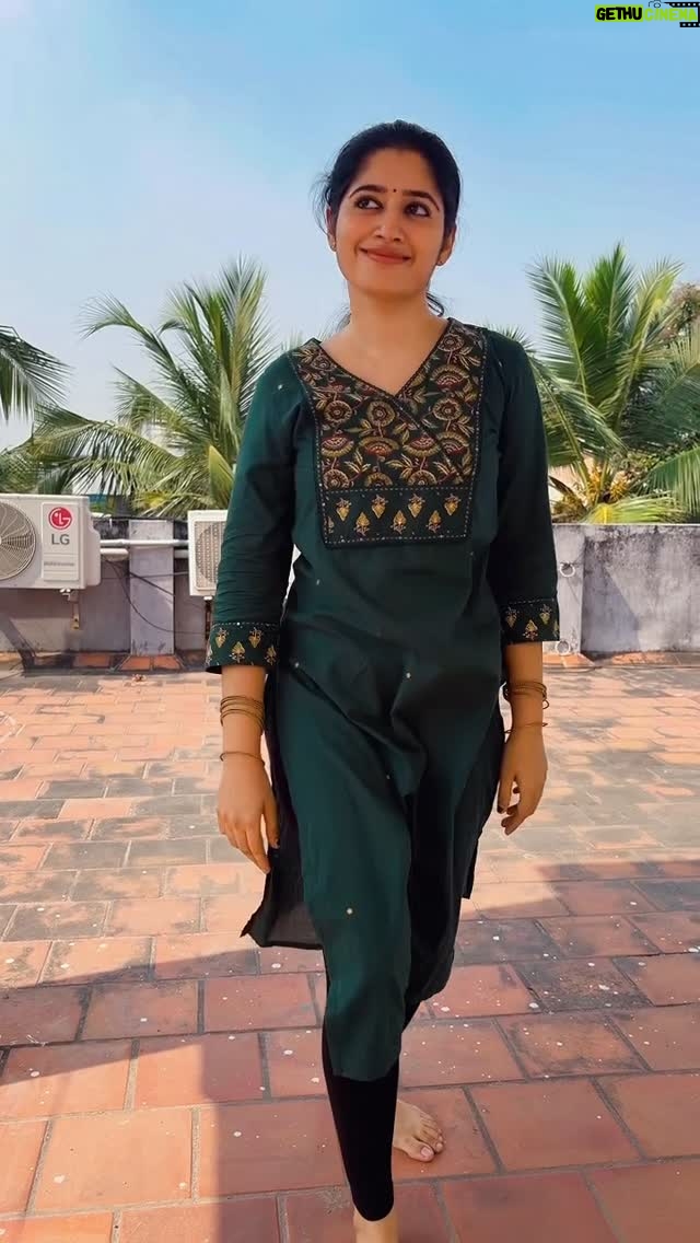 Shambhavy gurumoorthy - 12.6K Likes - Vandikaran sondha ooru Madurai ♥️ @vjsiddhu_vlogs 

#trend #instagood #vandikaran #vjsiddhu #dance