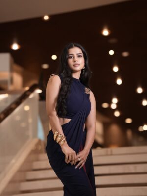 Sharmiela Mandre Instagram - At the press meet of our latest film @thedevilfilm releasing in a theatre near you on December 11 
.
.
.
Outfit : @shantanunikhil 
MUA: @makeupbydeepaknair 
Styled: @hautecouturebyzo 
Shot by : @18mmclicks