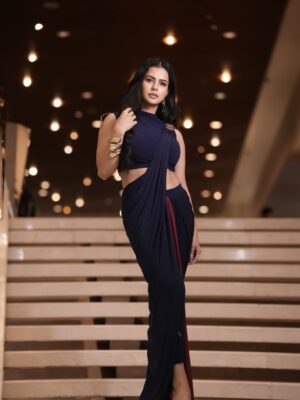 Sharmiela Mandre Instagram - At the press meet of our latest film @thedevilfilm releasing in a theatre near you on December 11 
.
.
.
Outfit : @shantanunikhil 
MUA: @makeupbydeepaknair 
Styled: @hautecouturebyzo 
Shot by : @18mmclicks