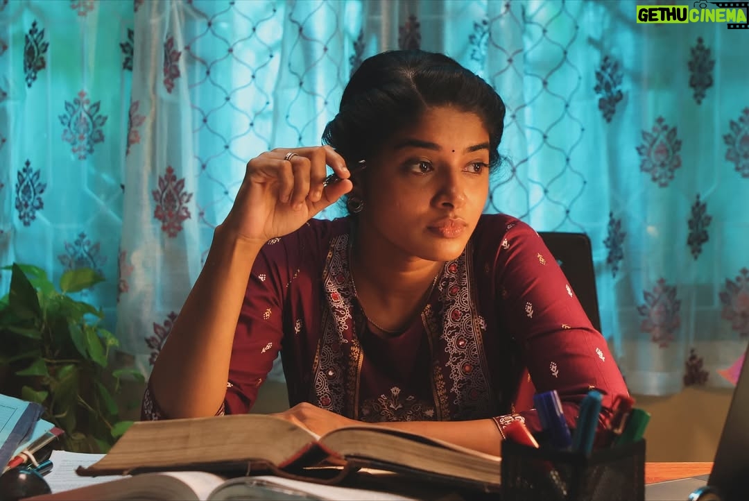 Sheela Rajkumar - 7K Likes - “From script to screen, it’s been an unforgettable journey. Thank you to my movie family for making magic happen together. 🌟”
.
.
.
.
.
ஆண் பாவம் பொல்லாதாது 

Happy to work with @malavika_manojj 😍
Thank you so much & great full @rio.raj & @rjvigneshkanth , @dhivakargj 🤝
So grateful experience dir @kalaiarasanthangavel thank you
@drumsticks.productions and @blacksheeptamil thank you 😊 & thank you so much each and everyone 🙏🏼
Costumes credits @meenakshishreedharan 🤗😍
@madheshmanickamm 🤝
@siddhukumar 🤝
@varun_kg_official 🤝