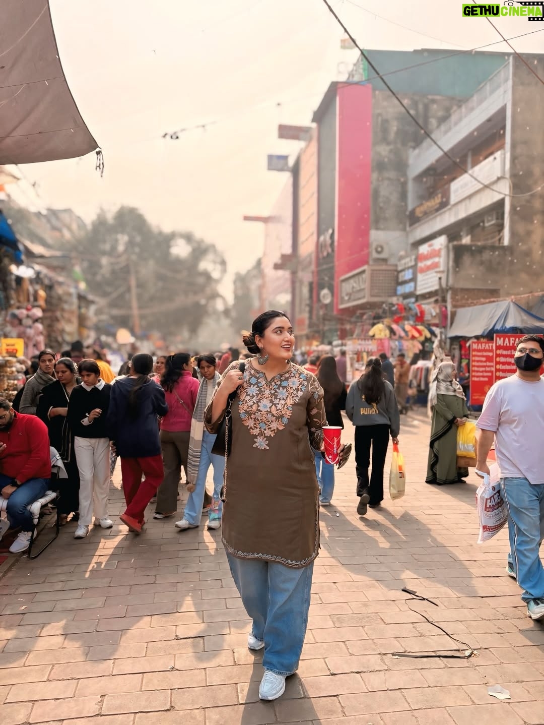 Shireen Mirza - 28.8K Likes - Lajpat Nagar dump: 🛍️ 
0 Aesthetic ❌ 
Affordable ✔️ 
Crowd level: unlimited 

#shopping #lajpatnagar #winter #delhi #shireenmirza
