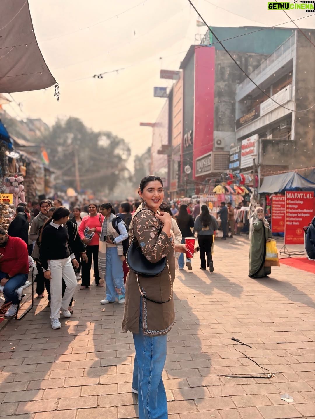Shireen Mirza - 28.8K Likes - Lajpat Nagar dump: 🛍️ 
0 Aesthetic ❌ 
Affordable ✔️ 
Crowd level: unlimited 

#shopping #lajpatnagar #winter #delhi #shireenmirza