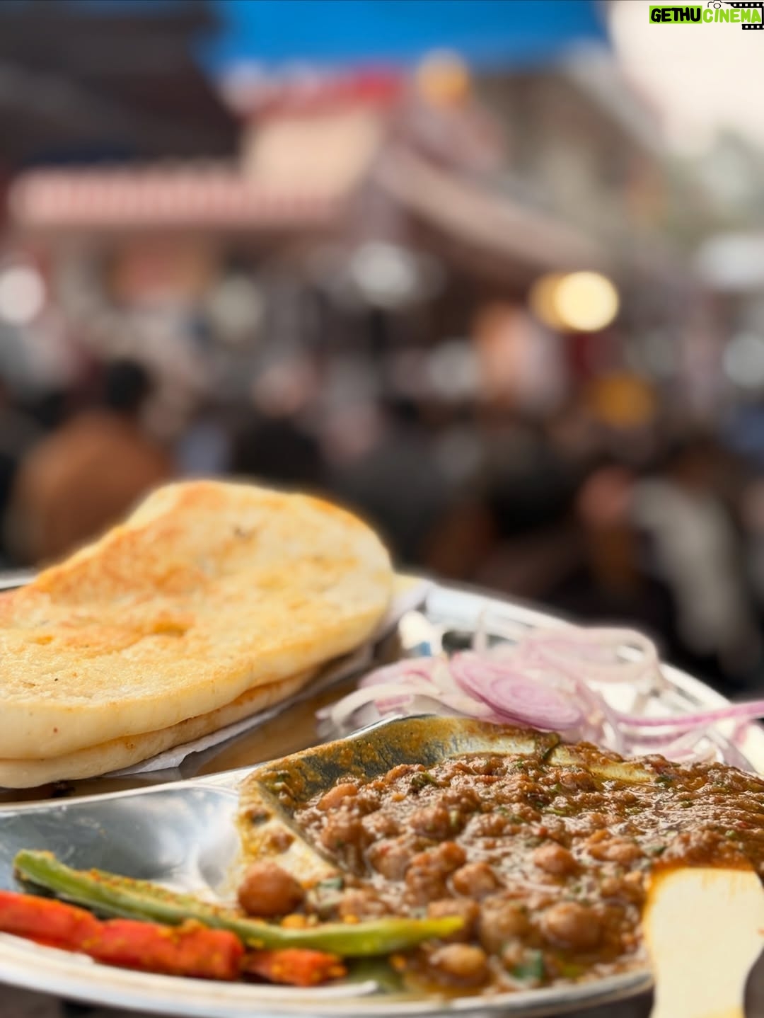 Shireen Mirza - 28.8K Likes - Lajpat Nagar dump: 🛍️ 
0 Aesthetic ❌ 
Affordable ✔️ 
Crowd level: unlimited 

#shopping #lajpatnagar #winter #delhi #shireenmirza