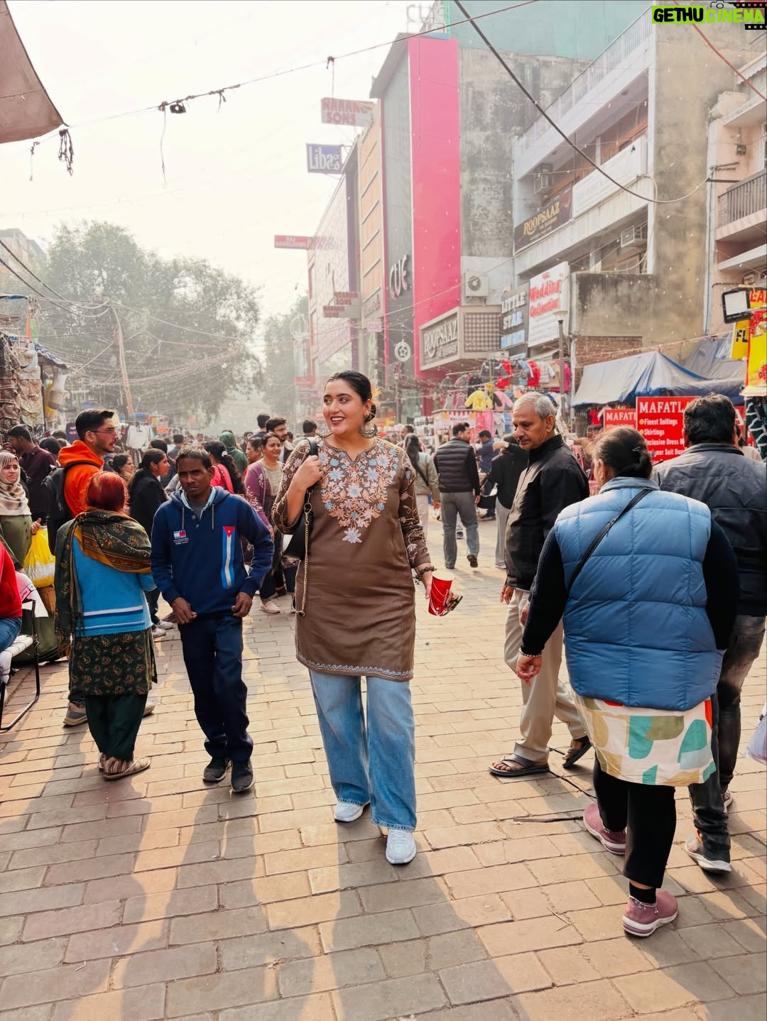 Shireen Mirza - 28.8K Likes - Lajpat Nagar dump: 🛍️ 
0 Aesthetic ❌ 
Affordable ✔️ 
Crowd level: unlimited 

#shopping #lajpatnagar #winter #delhi #shireenmirza