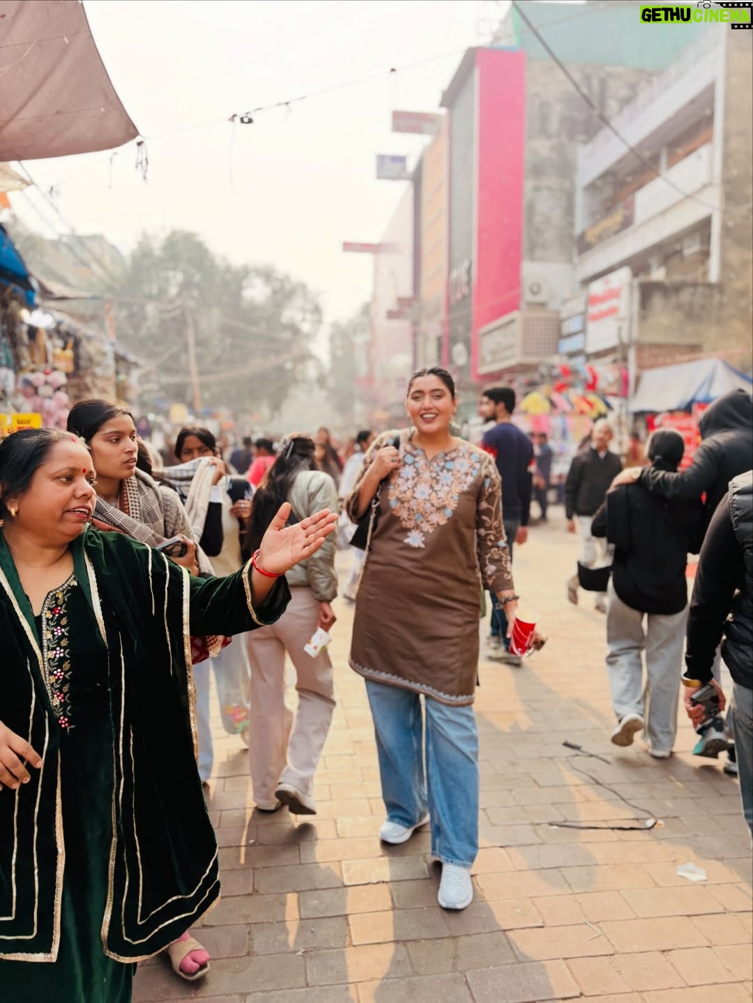 Shireen Mirza - 28.8K Likes - Lajpat Nagar dump: 🛍️ 
0 Aesthetic ❌ 
Affordable ✔️ 
Crowd level: unlimited 

#shopping #lajpatnagar #winter #delhi #shireenmirza