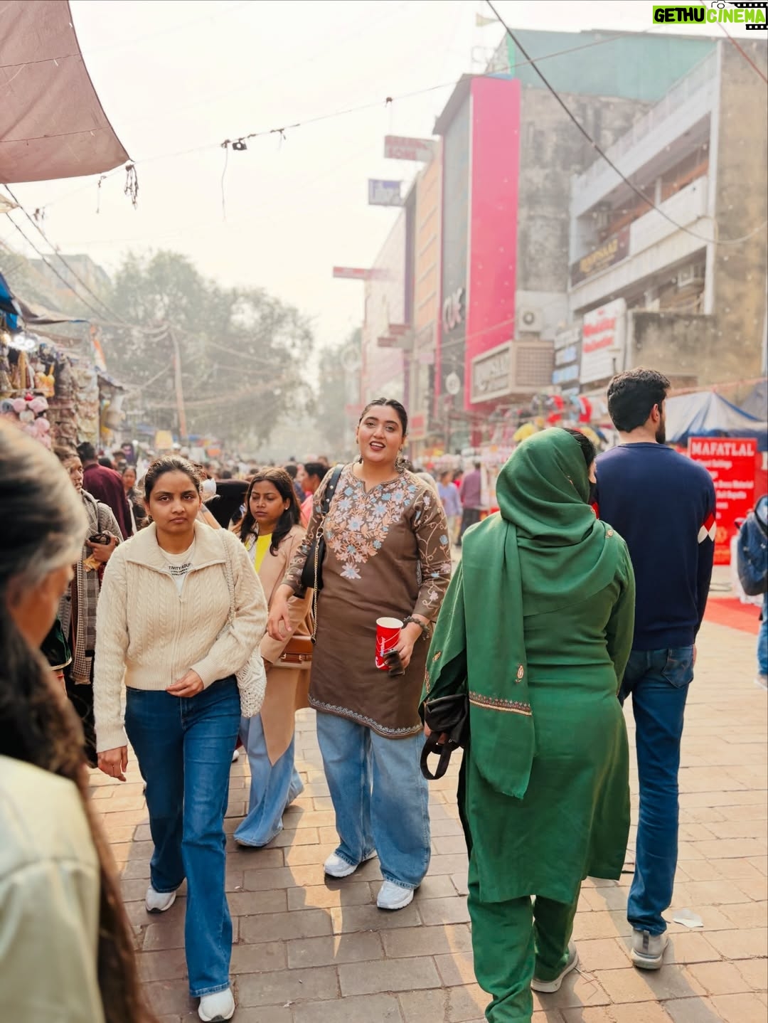 Shireen Mirza - 28.8K Likes - Lajpat Nagar dump: 🛍️ 
0 Aesthetic ❌ 
Affordable ✔️ 
Crowd level: unlimited 

#shopping #lajpatnagar #winter #delhi #shireenmirza