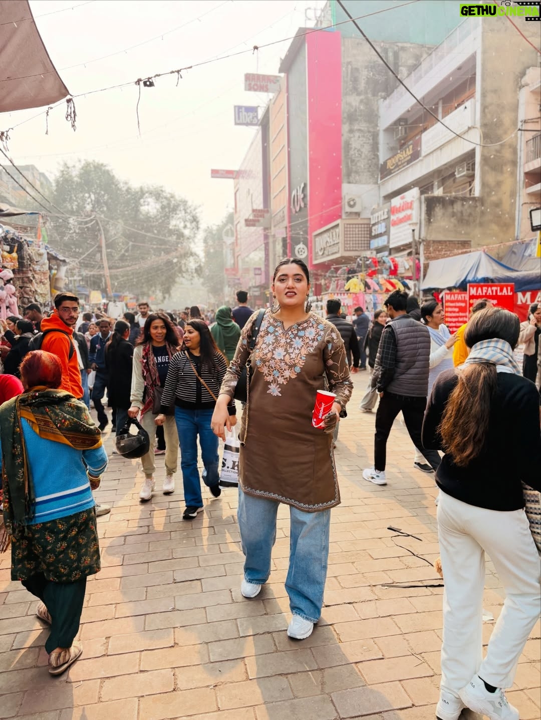 Shireen Mirza - 28.8K Likes - Lajpat Nagar dump: 🛍️ 
0 Aesthetic ❌ 
Affordable ✔️ 
Crowd level: unlimited 

#shopping #lajpatnagar #winter #delhi #shireenmirza