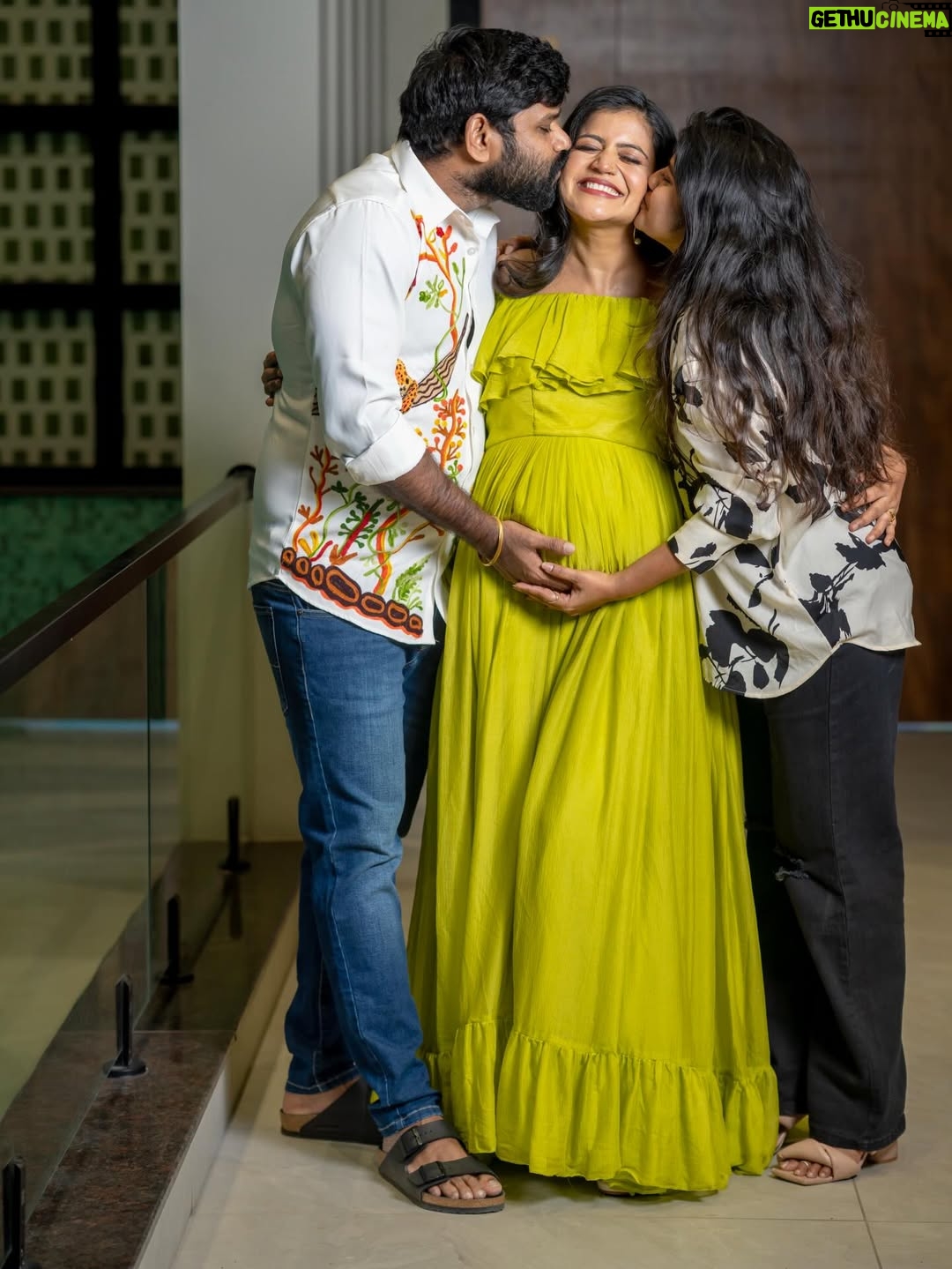Shiva Jyothi - 86.2K Likes - Spoiling with love & styling with perfection ..
designer pinni vibes ✨💖 @navya.marouthu 💖

Outfits & Styling @navya.marouthu 💖

Clicks @landscapeweddings 💖

#ɴᴇᴡᴘᴏsᴛ #babybump #babyphotoshoot #jyothakka #shivajyothi
