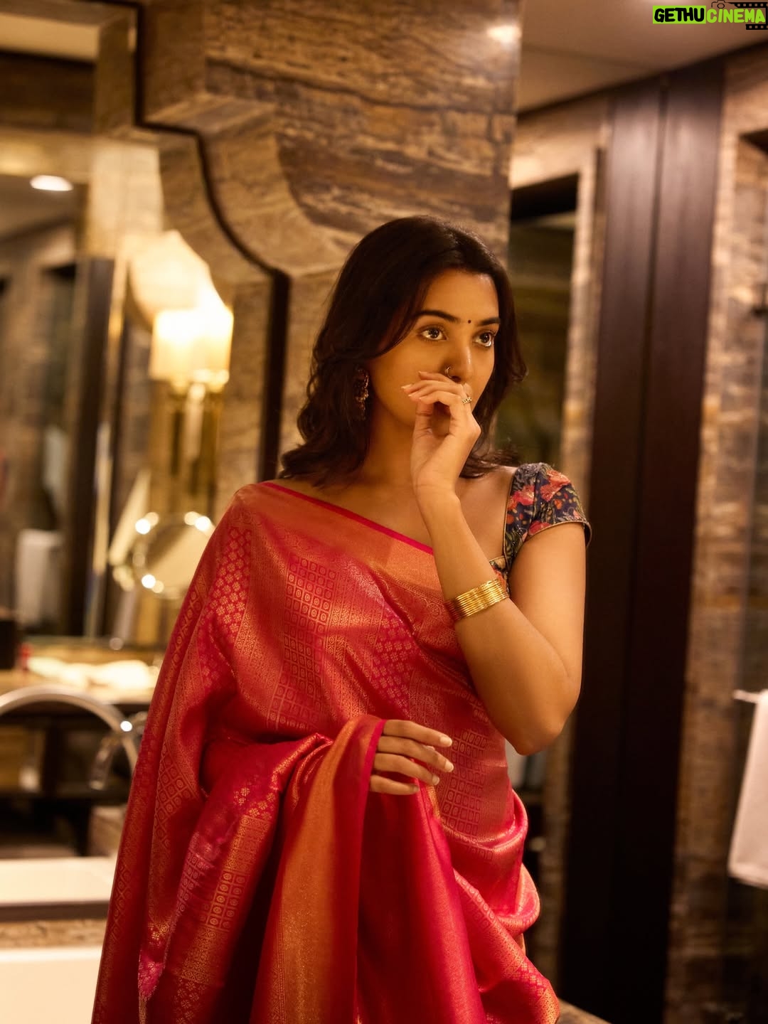 Shivathmika Rajashekar - 52.7K Likes - ♥️

Shot by @ajaybalaji_1997 
Assisted by @_kuppar_