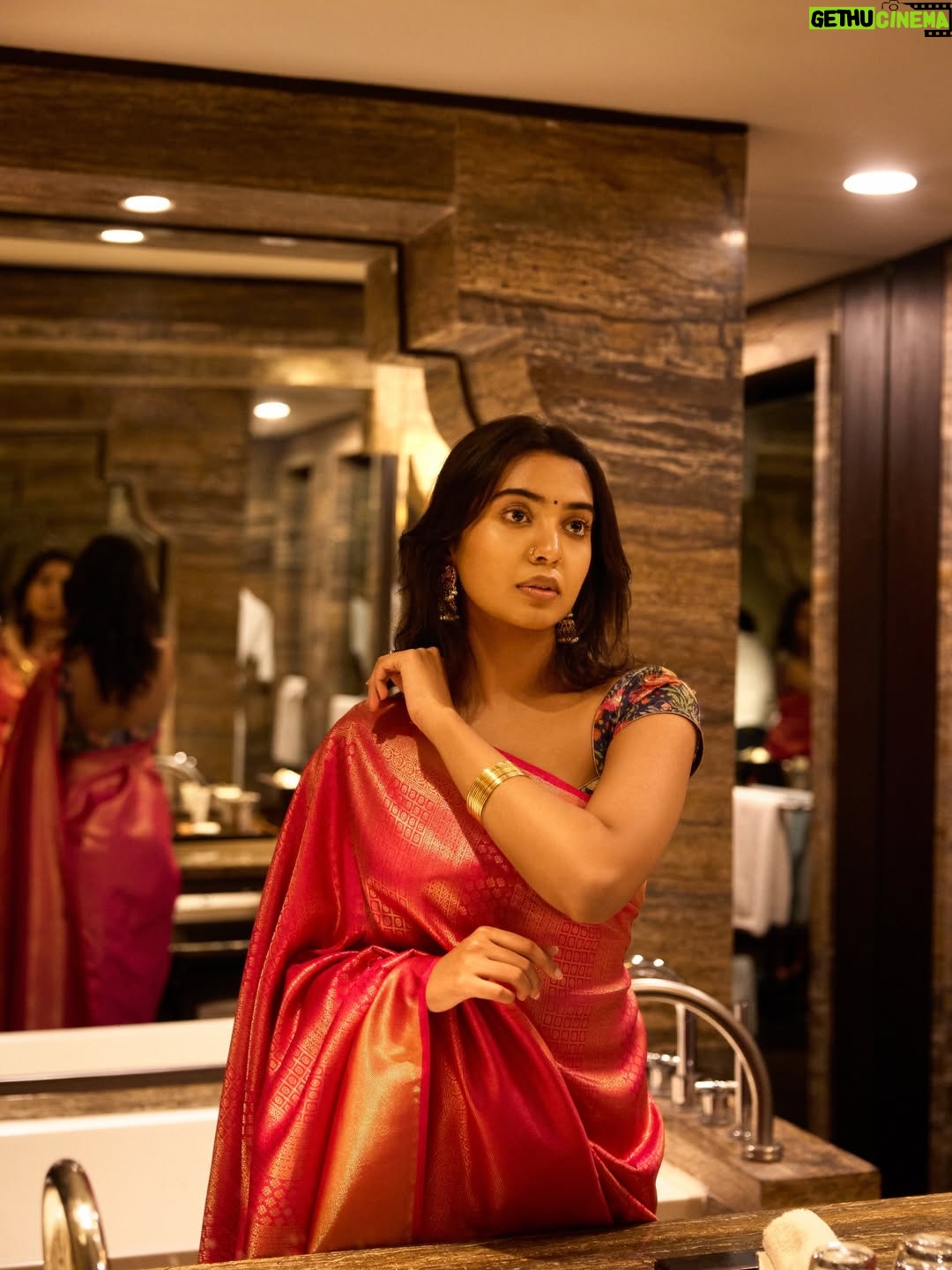 Shivathmika Rajashekar - 52.7K Likes - ♥️

Shot by @ajaybalaji_1997 
Assisted by @_kuppar_