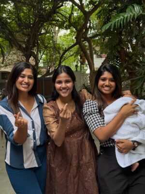 Shobanaa Uthaman Instagram - Catching up with my girls after a long time feels so good 😍 “ old friends yet new memories “ 🫶
“ just like old times, but being a mom this hits different “ ❤️🫰🏻 @itisshobanaa @shalinirajan__ 👬🫶🫰🏻 
 Plan organised by @sathya.dev 👍🏻 
@_shawndev ipovae daddy madhiri always surrounded by girls 😄😂😄

#instapost #picturepost #mom #babyboy #newparents #motherhood #friends #reunion #friendship #friendshipgoals #outing #lunch #foodie #newplace #explore #vibe #happiness #love #laugh #emotions #smile #postoftheday #photography #instadaily
