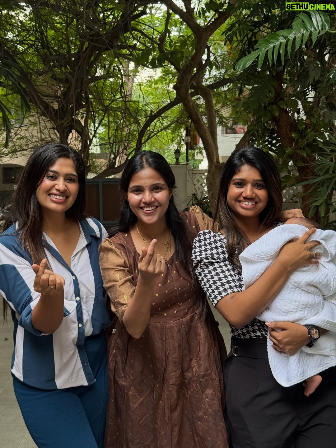 Shobanaa Uthaman - 32K Likes - Catching up with my girls after a long time feels so good 😍 “ old friends yet new memories “ 🫶
“ just like old times, but being a mom this hits different “ ❤️🫰🏻 @itisshobanaa @shalinirajan__ 👬🫶🫰🏻 
 Plan organised by @sathya.dev 👍🏻 
@_shawndev ipovae daddy madhiri always surrounded by girls 😄😂😄

#instapost #picturepost #mom #babyboy #newparents #motherhood #friends #reunion #friendship #friendshipgoals #outing #lunch #foodie #newplace #explore #vibe #happiness #love #laugh #emotions #smile #postoftheday #photography #instadaily