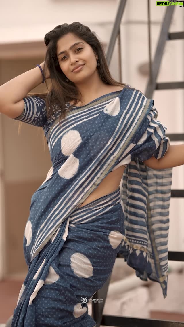 Shobanaa Uthaman - 48.3K Likes - Wrapped in blue with zero makeup but full grace💙✨ #terracediaries 

Which one do u prefer with with makeup or without make up???🤞🏻

Video beautiful captured by : @sridhar_siva_photography