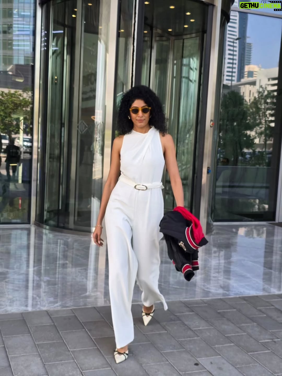 Shraddha Musale - 29K Likes - This feeling when you are absorbing every moment with yourself and the surroundings. 

All I can say...bliss💜
#gratitude #feelings #moments #dubailife
