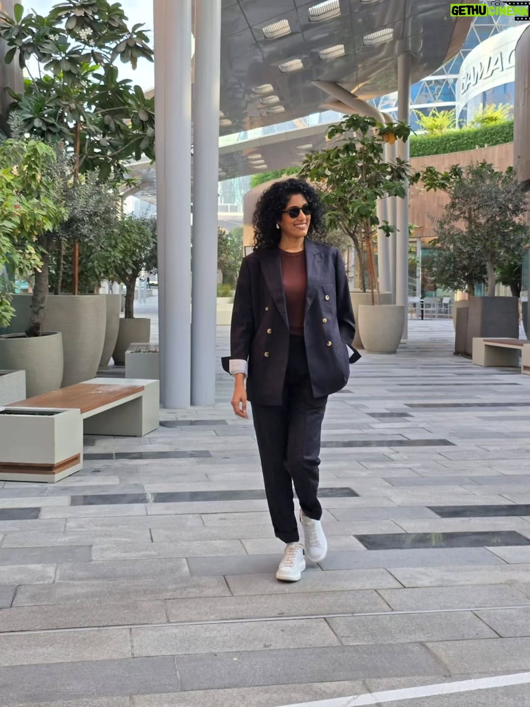 Shraddha Musale - 29K Likes - This feeling when you are absorbing every moment with yourself and the surroundings. 

All I can say...bliss💜
#gratitude #feelings #moments #dubailife
