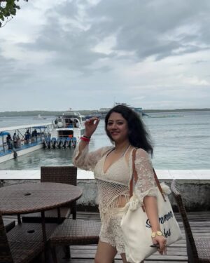 Shriya Sharma Instagram - Crochet, cliffs and crashing waves at Broken Beach 🌊✨
There’s something magical about this place — a natural arch carved by time, turquoise water swirling below, and the wind that makes you feel alive in the best way.
Bali’s wild side… and me soaking in every bit of it.