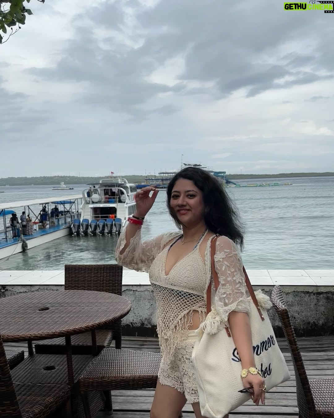 Shriya Sharma - 83.5K Likes - Crochet, cliffs and crashing waves at Broken Beach 🌊✨
There’s something magical about this place — a natural arch carved by time, turquoise water swirling below, and the wind that makes you feel alive in the best way.
Bali’s wild side… and me soaking in every bit of it.