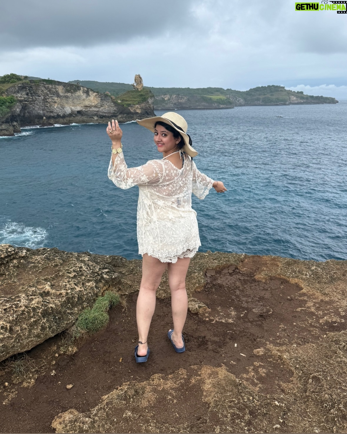 Shriya Sharma - 83.5K Likes - Crochet, cliffs and crashing waves at Broken Beach 🌊✨
There’s something magical about this place — a natural arch carved by time, turquoise water swirling below, and the wind that makes you feel alive in the best way.
Bali’s wild side… and me soaking in every bit of it.