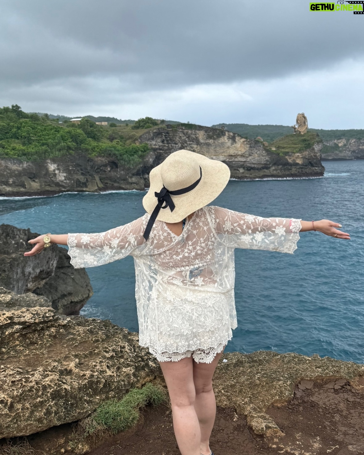 Shriya Sharma - 83.5K Likes - Crochet, cliffs and crashing waves at Broken Beach 🌊✨
There’s something magical about this place — a natural arch carved by time, turquoise water swirling below, and the wind that makes you feel alive in the best way.
Bali’s wild side… and me soaking in every bit of it.