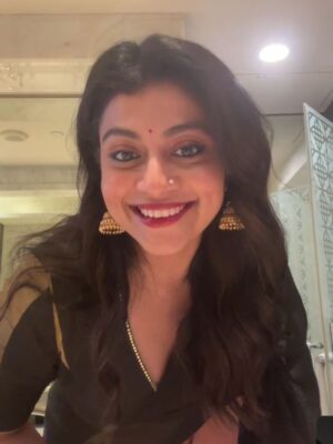 Shruti Ramachandran Instagram - The biggest of big shoutout to @rn.rakhi for lending me this butter soft saree and beautiful blouse from her collection @canneryculture
Pictures courtesy @nikhilavimalofficial #nikhilechiuyir
Last picture courtesy @theprawncis , cutely taking screenshots on his phone during look check video call.
Styling by Me.