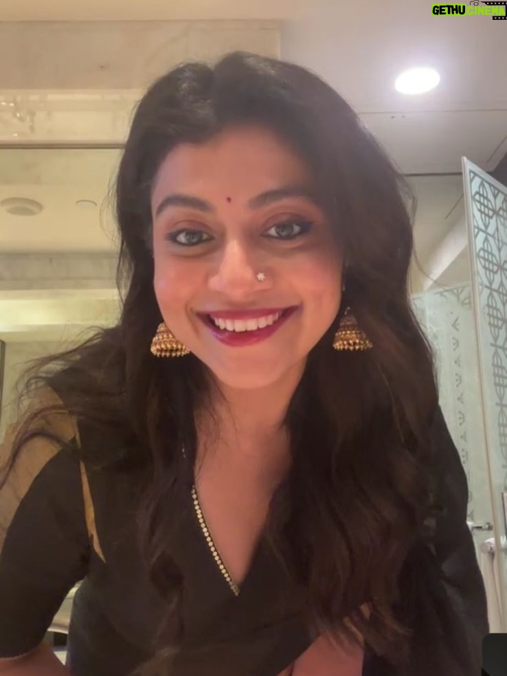 Shruti Ramachandran - 42K Likes - The biggest of big shoutout to @rn.rakhi for lending me this butter soft saree and beautiful blouse from her collection @canneryculture 

Pictures courtesy @nikhilavimalofficial #nikhilechiuyir 
Last picture courtesy @theprawncis , cutely taking screenshots on his phone during look check video call. 

Styling by Me.