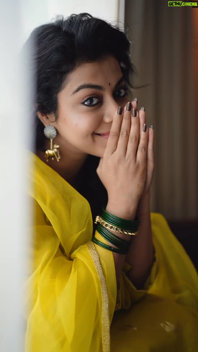 Shruti Ramachandran - 45.2K Likes - 🙃

styledby : @amritha_lakshmi___  @styledby_al_ 
Photographer : @kunjippaaru 
Mua : @brahma_hairandmakeup 
Outfit : @khalilahluxe_couture 
Jewellery : @crafteria_divyas