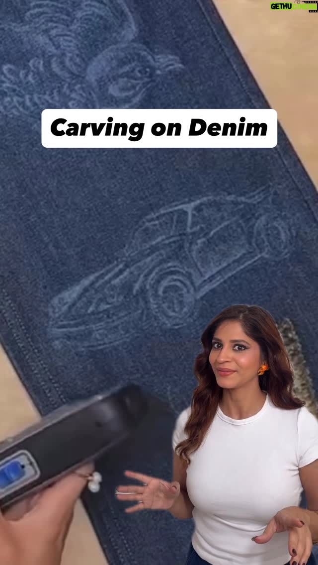 Shweta Mahadik - 178.9K Likes - Freestyle carving on denims😍🤌😬 

#diy 
#diychachi 
#shwetamahadik 
#handmade 
#art