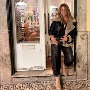 Sílvia Rizzo Instagram - A preparar a próxima personagem ✌🏼
.
Bairro alto ✨
.
Bom fim de semana
.
📷 @ines_lameiras_almeida