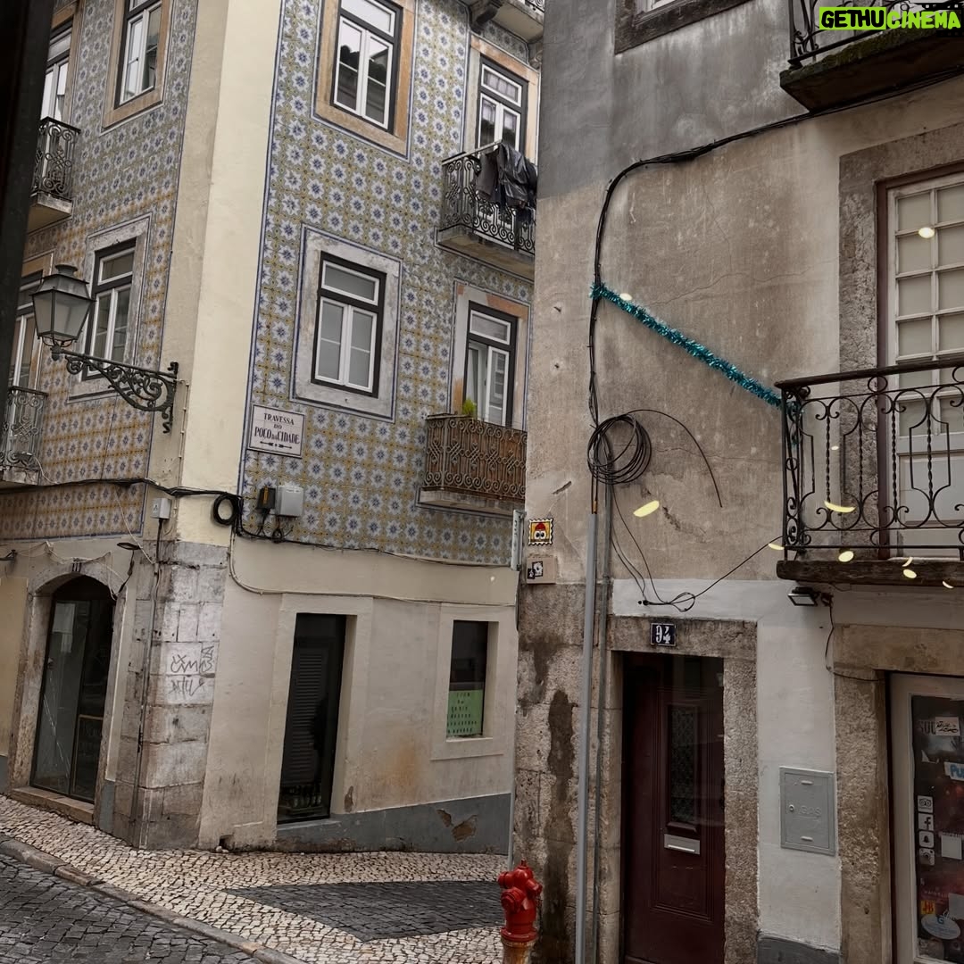 Sílvia Rizzo - 1.8K Likes - A preparar a próxima personagem ✌🏼
.
Bairro alto ✨
.
Bom fim de semana
.
📷 @ines_lameiras_almeida