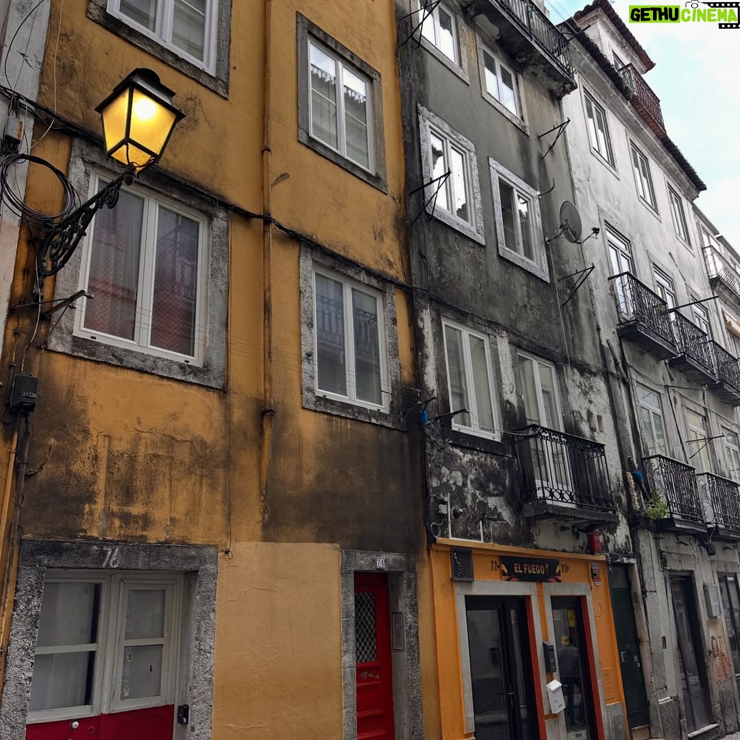 Sílvia Rizzo - 1.8K Likes - A preparar a próxima personagem ✌🏼
.
Bairro alto ✨
.
Bom fim de semana
.
📷 @ines_lameiras_almeida
